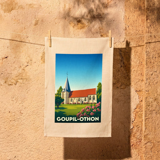Torchon souvenir de la ville de Goupil-Othon avec une illustration stylisée de son église.