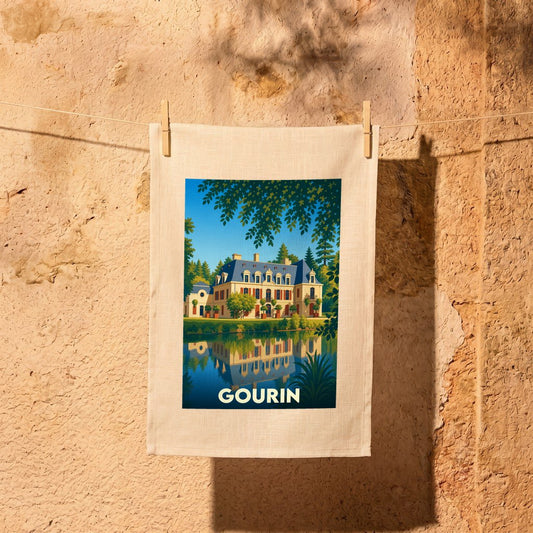 Torchon souvenir de la ville de Gourin avec une illustration stylisée d'un manoir se reflétant dans l'eau.
