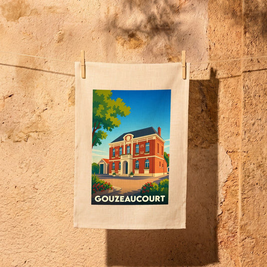 Torchon souvenir de la ville de Gouzeaucourt avec une illustration stylisée d'un bâtiment remarquable.