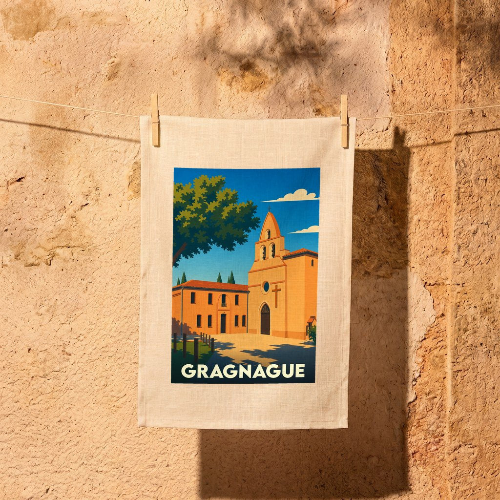 Torchon souvenir de la ville de Gragnague avec une illustration stylisée de son église.