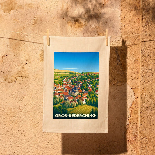 Torchon souvenir de la ville de Gros-Réderching avec une illustration stylisée d'un village pittoresque.