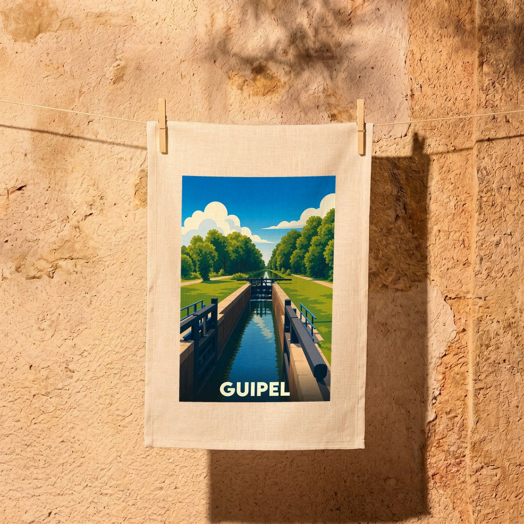 Torchon souvenir de la ville de Guipel avec une illustration stylisée d'un canal et ses écluses.