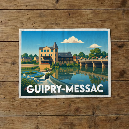 Torchon souvenir de la ville de Guipry-Messac orné d'une illustration stylisée de son moulin et du fleuve.