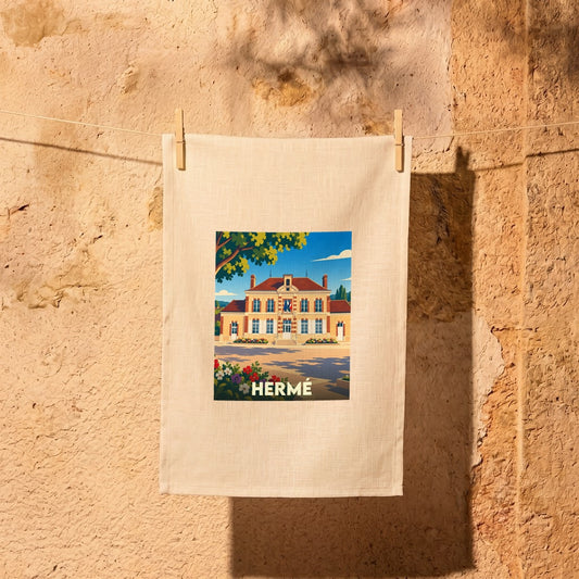 Torchon souvenir de la ville de Hermé avec une illustration stylisée.