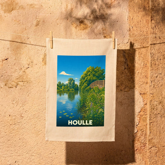Torchon souvenir de la ville de Houlle avec une illustration stylisée d'un paysage de rivière.