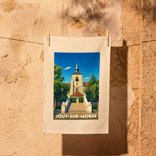 Torchon souvenir de la ville de Jouy-sur-Morin avec une illustration stylisée de son église.