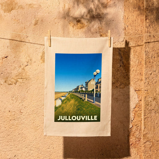 Torchon souvenir de la ville de Jullouville avec une illustration stylisée du front de mer.