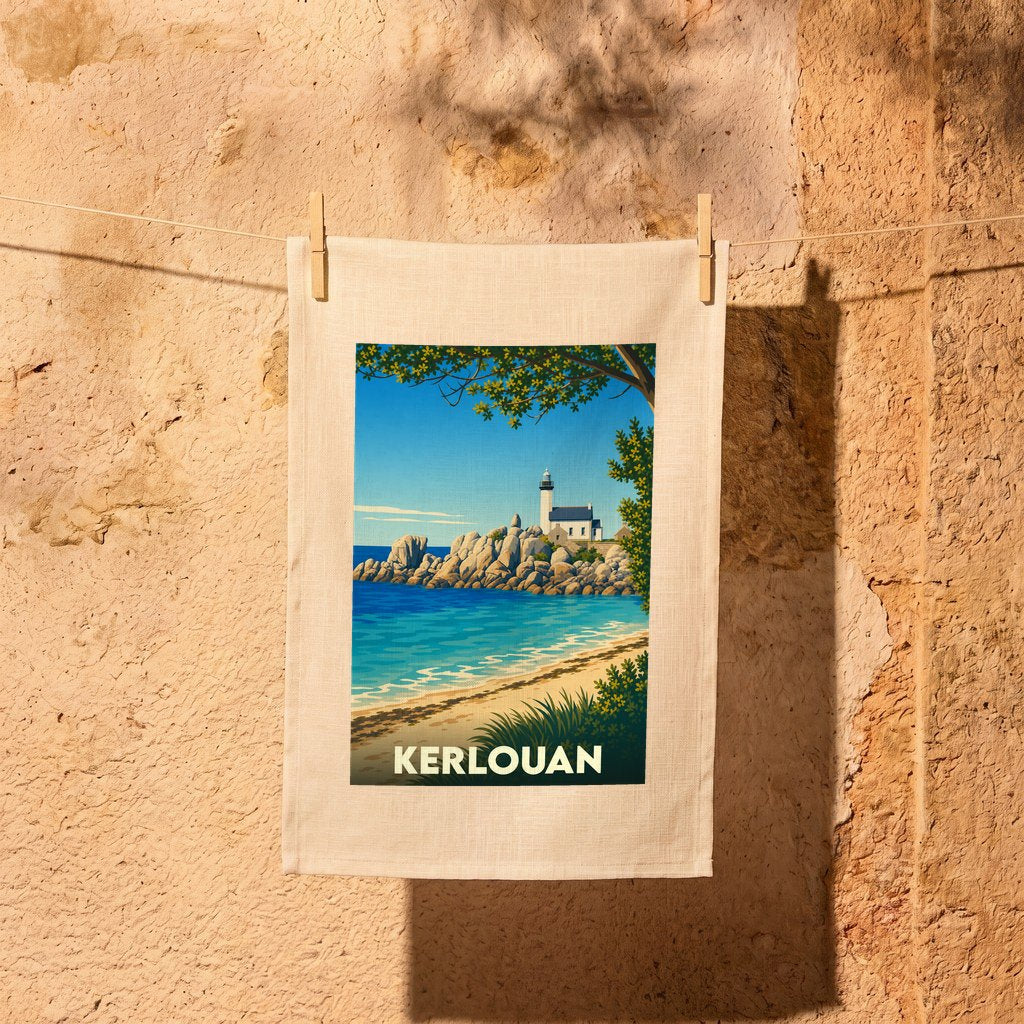 Torchon souvenir de la ville de Kerlouan avec une illustration stylisée d'un phare en bord de mer.
