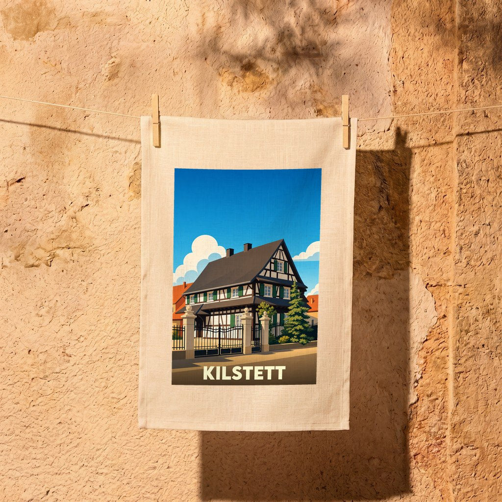 Torchon souvenir de la ville de Kilstett illustré d'une maison à colombages traditionnelle.