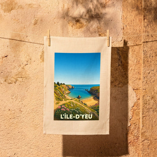 Torchon souvenir de L'Île-d'Yeu avec une illustration stylisée d'une crique sauvage.