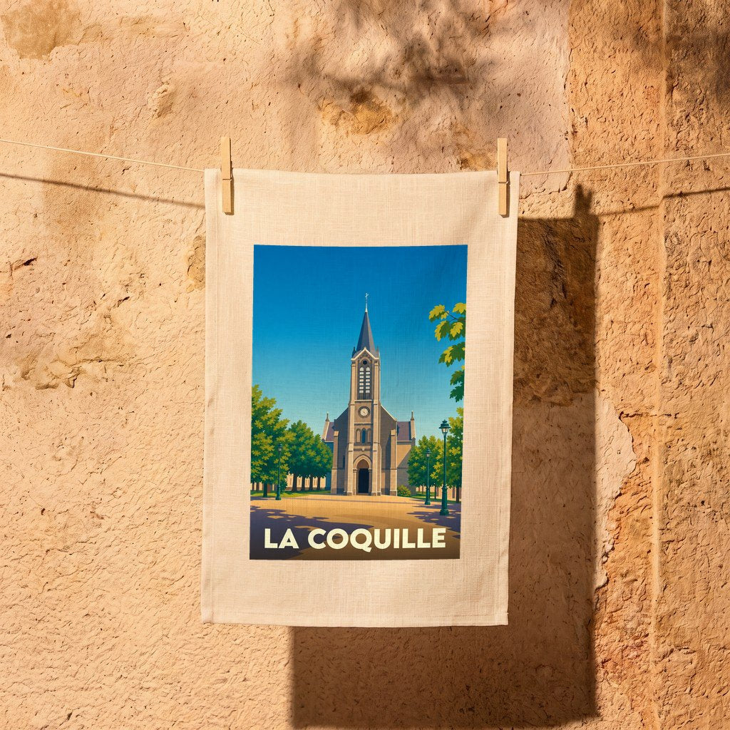 Torchon souvenir de la ville de La Coquille avec une illustration stylisée de son église.