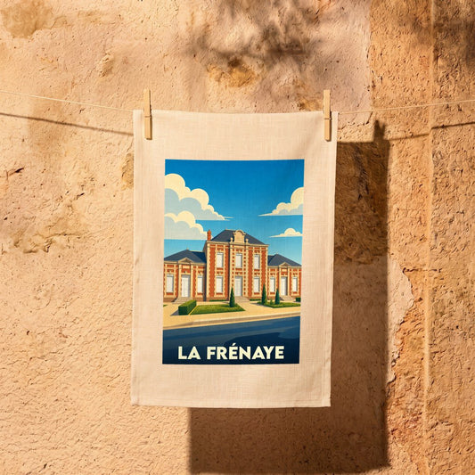 Torchon souvenir de la ville de La Frénaye avec une illustration stylisée d'un bâtiment remarquable.