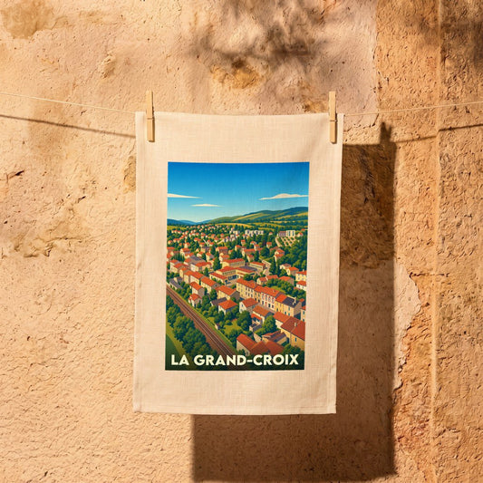 Torchon souvenir de la ville de La Grand-Croix orné d'une illustration colorée et stylisée du paysage urbain.