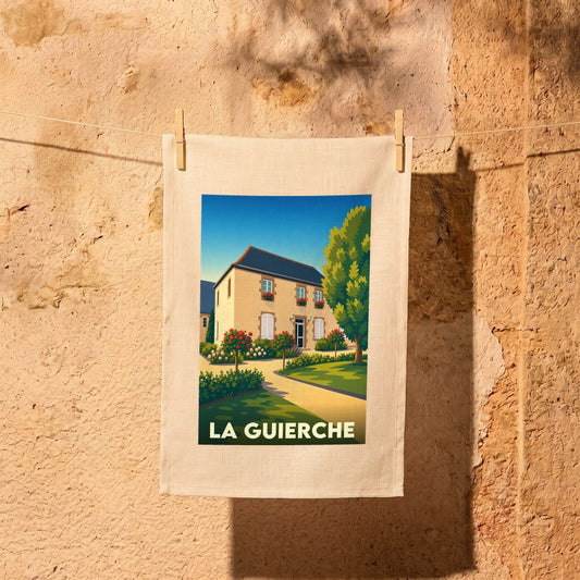 Torchon souvenir de la ville de La Guierche avec une illustration stylisée d'une maison de maître et son jardin.