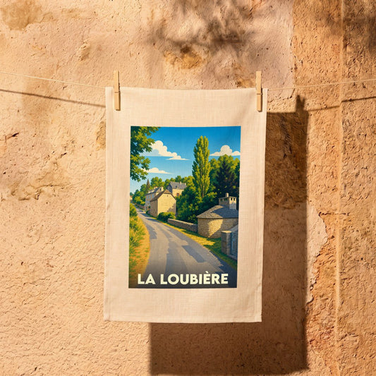 Torchon souvenir de la ville de La Loubière illustré d'une scène de village pittoresque dans un style affiche rétro.