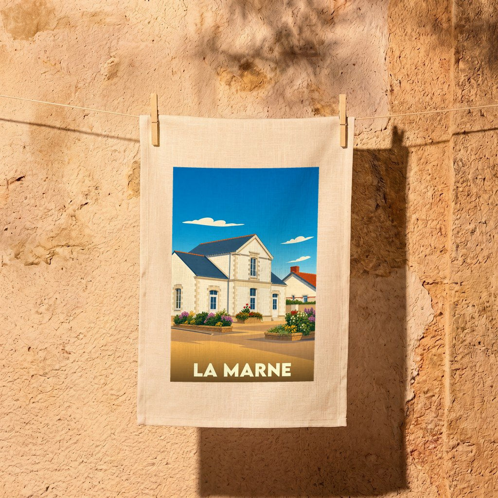 Torchon souvenir de la ville de La Marne illustré par un dessin stylisé de sa mairie.