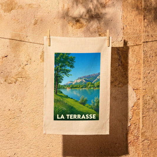 Torchon souvenir de la ville de La Terrasse avec une illustration stylisée d'un lac de montagne.