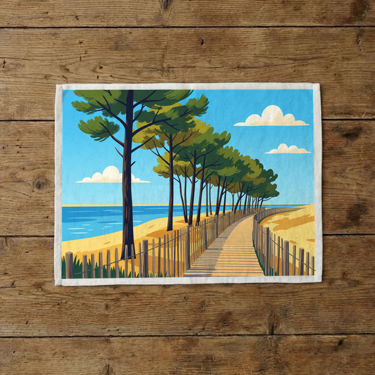 Torchon souvenir de la ville de La Teste-de-Buch avec une illustration stylisée d'un sentier bordé de pins menant à la plage.