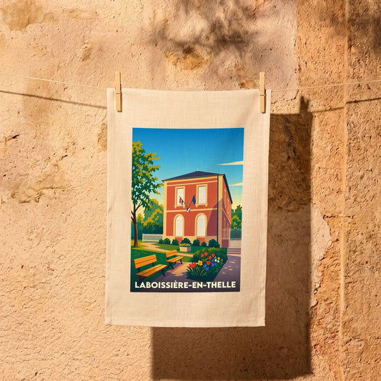 Torchon souvenir de la ville de Laboissière-en-Thelle avec une illustration stylisée de sa mairie.