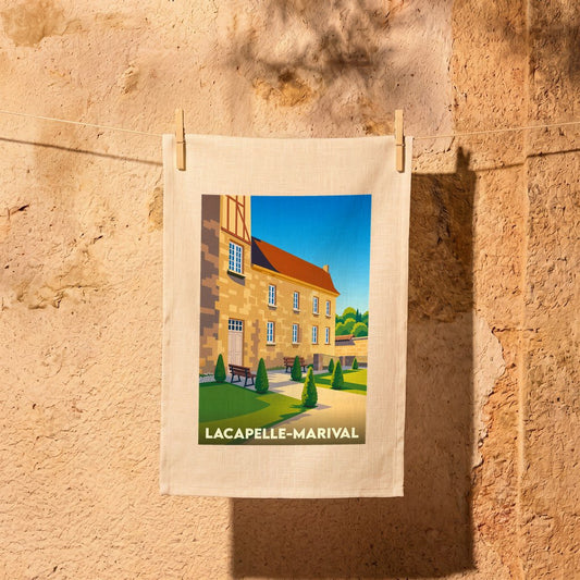 Torchon souvenir de la ville de Lacapelle-Marival avec une illustration stylisée d'un bâtiment historique.