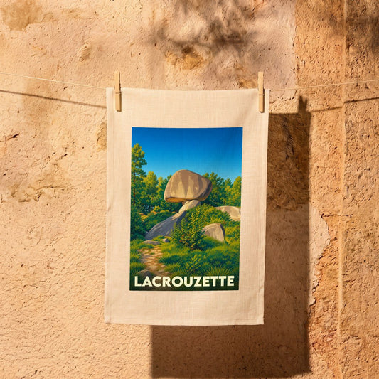 Torchon souvenir de la ville de Lacrouzette illustrant le Sidobre avec un style rétro.