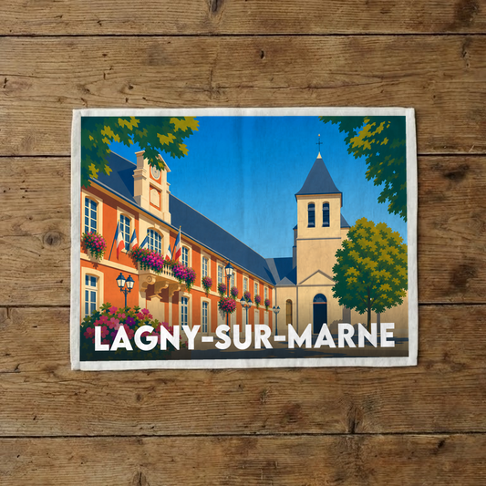 Torchon souvenir de la ville de Lagny-sur-Marne avec une illustration colorée et stylisée.