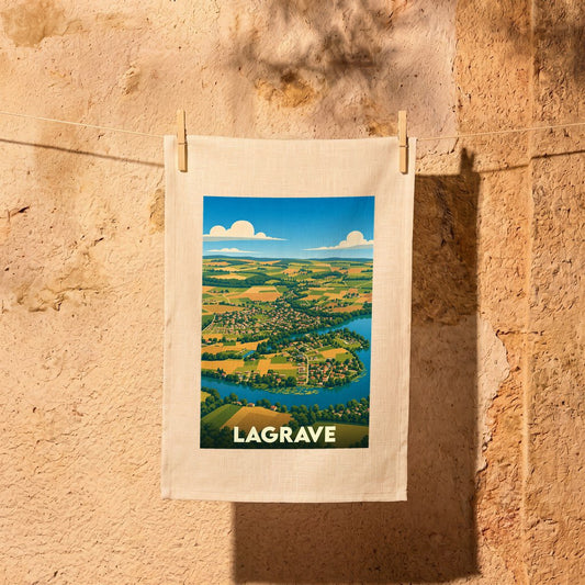 Torchon souvenir de la ville de Lagrave illustré d'un paysage panoramique stylisé.