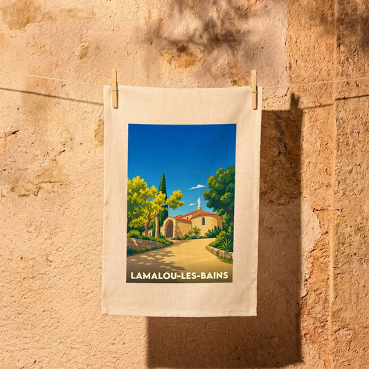 Torchon souvenir de la ville de Lamalou-les-Bains avec une illustration stylisée d'un paysage ensoleillé.