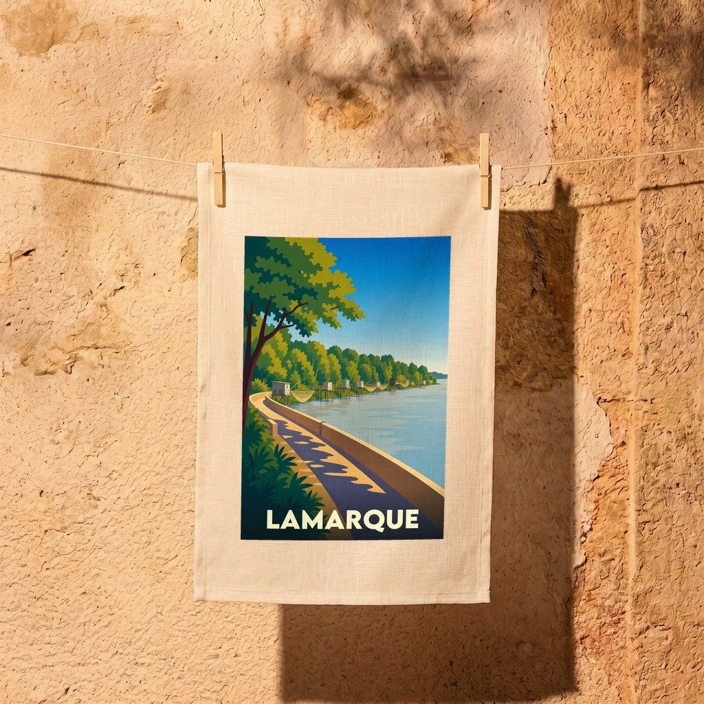 Torchon souvenir de la ville de Lamarque avec une illustration stylisée des bords de la Gironde.