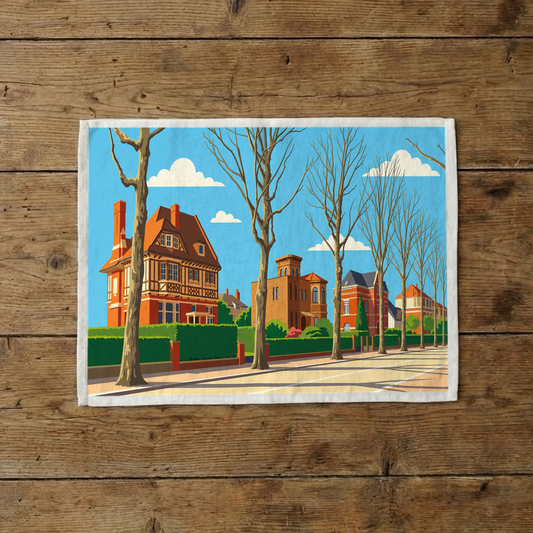 Torchon souvenir de la ville de Lambersart avec une illustration stylisée représentant ses villas historiques.