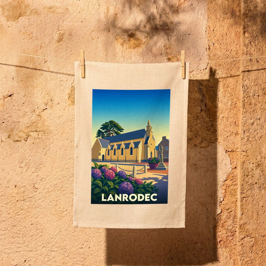 Torchon souvenir de la ville de Lanrodec avec une illustration stylisée de son église et d'hortensias.
