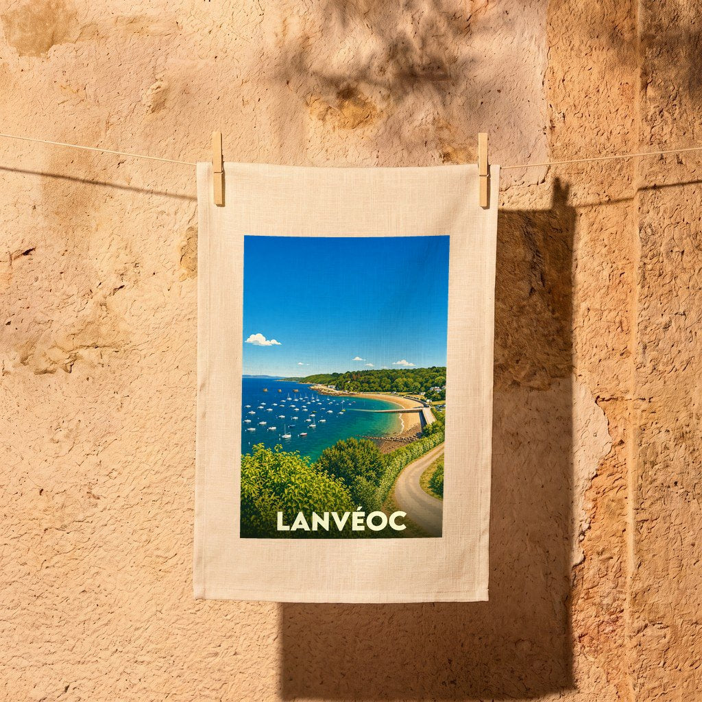 Torchon souvenir de la ville de Lanvéoc avec une illustration stylisée de son littoral.