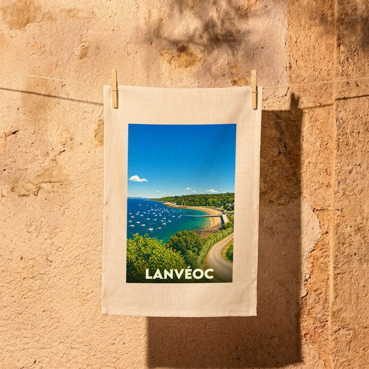 Torchon souvenir de la ville de Lanvéoc avec une illustration stylisée de son littoral.