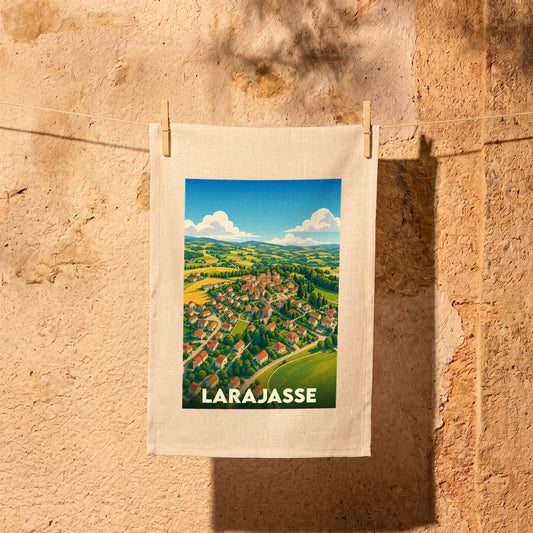 Torchon souvenir de la ville de Larajasse avec une illustration stylisée d'un paysage de campagne.