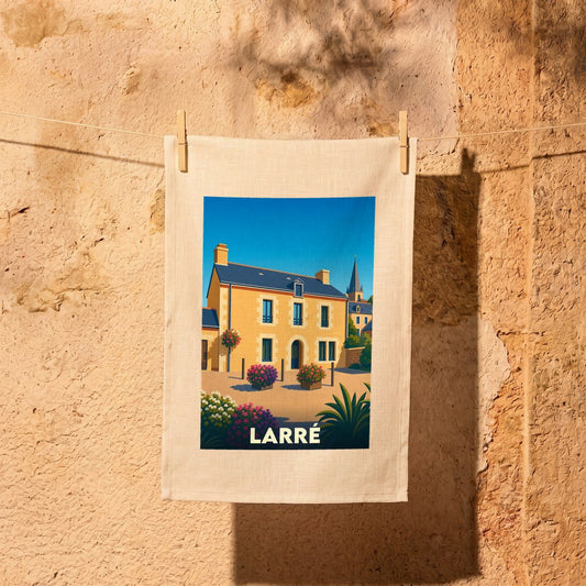 Torchon souvenir de la ville de Larré avec une illustration stylisée d'une maison traditionnelle.