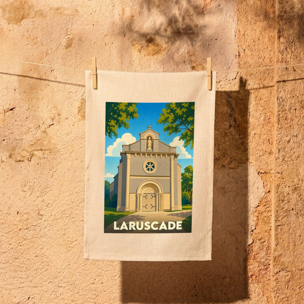 Torchon souvenir de la ville de Laruscade avec une illustration stylisée de son église.