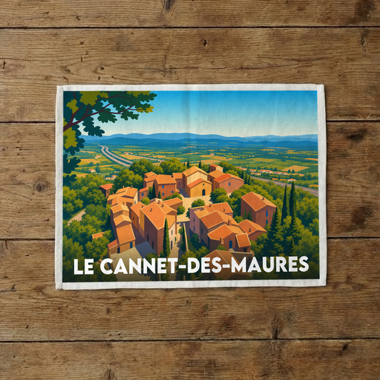 Torchon souvenir de la ville de Le Cannet-des-Maures avec une illustration stylisée.