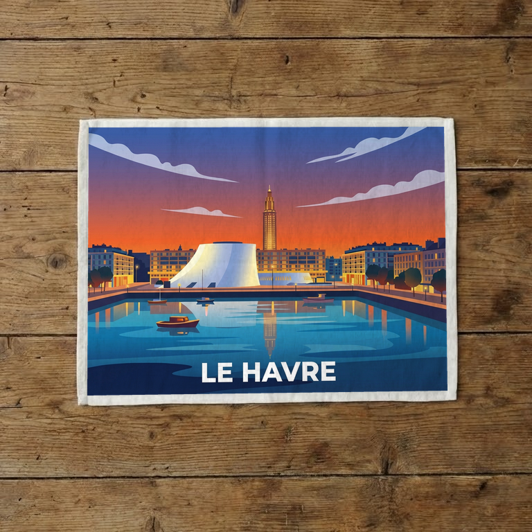 Torchon souvenir de la ville de Le Havre avec une illustration stylisée de son port au coucher du soleil.