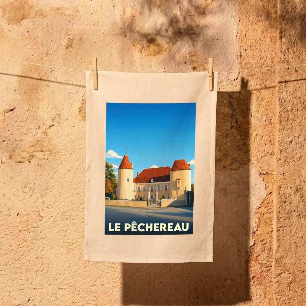 Torchon souvenir de la ville de Le Pêchereau orné d'une illustration stylisée du château local.