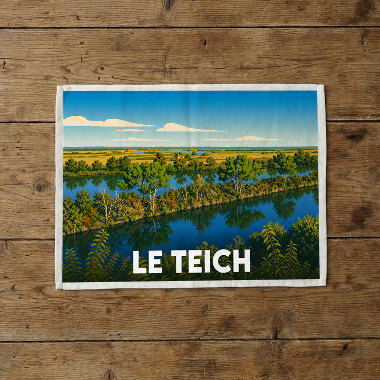 Torchon souvenir de la ville de Le Teich illustré d'un paysage naturel de marais et de cours d'eau.