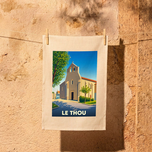 Torchon souvenir de la ville de Le Thou avec une illustration stylisée de son église.