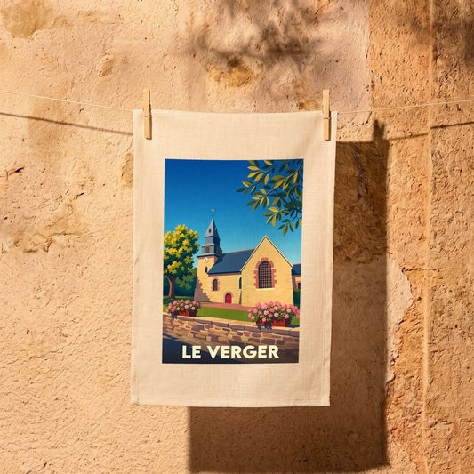 Torchon souvenir de la ville de Le Verger avec une illustration stylisée d'une église sous un ciel bleu.