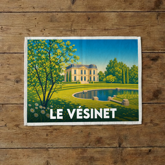 Torchon souvenir de la ville de Le Vésinet avec une illustration stylisée d'un manoir et d'un parc.