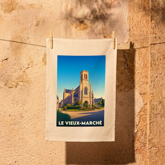 Torchon souvenir de la ville de Le Vieux-Marché avec une illustration stylisée d'une église sous un ciel bleu.