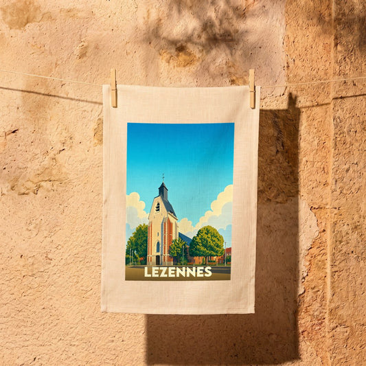 Torchon souvenir de la ville de Lezennes avec une illustration stylisée d'une église sous un ciel bleu.