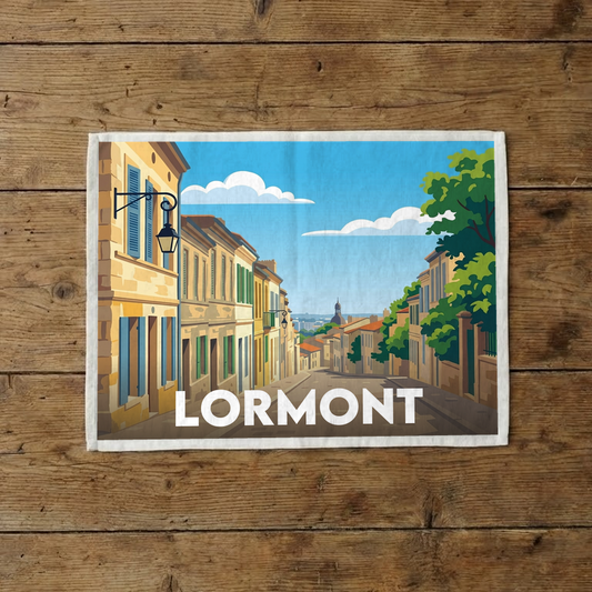 Torchon souvenir de la ville de Lormont avec une illustration stylisée d'une rue pittoresque.