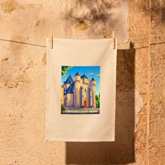Torchon souvenir de la ville de Lourdoueix-Saint-Pierre avec une illustration stylisée de son église fortifiée.