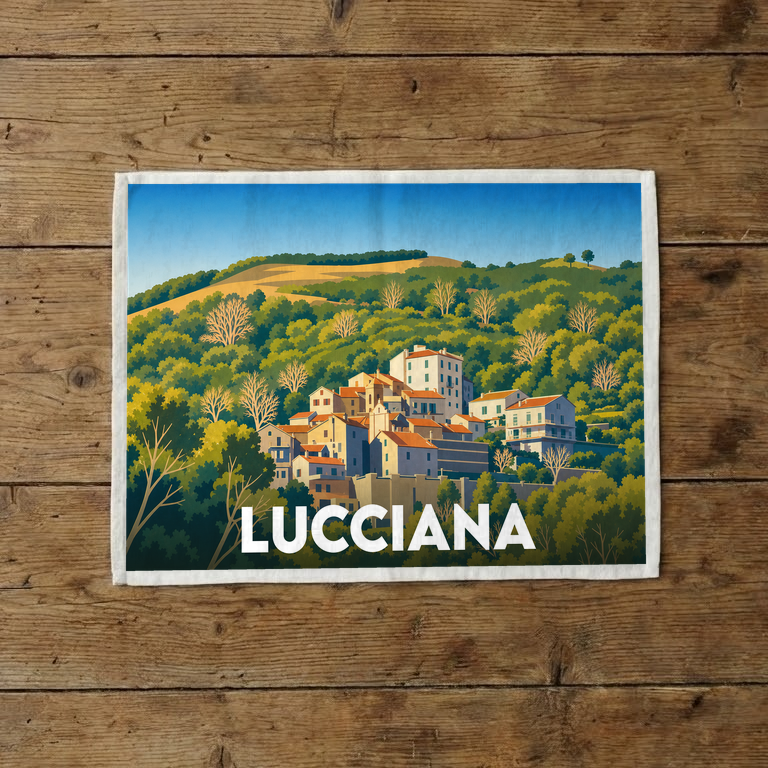 Torchon souvenir de la ville de Lucciana avec une illustration stylisée d'un village corse niché dans la verdure.
