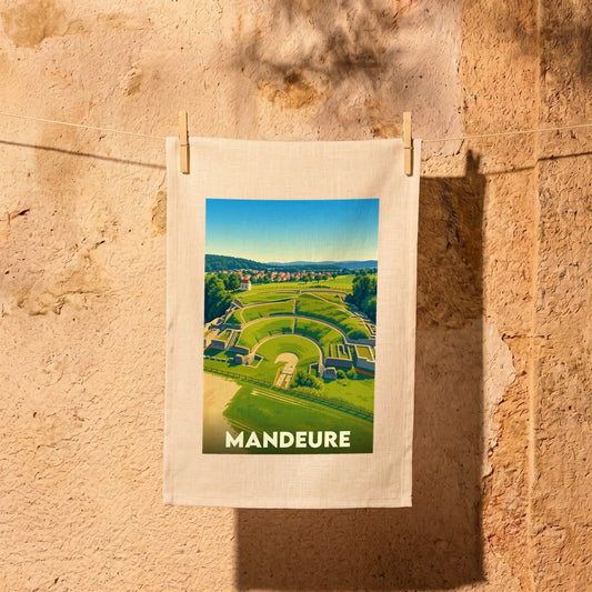 Torchon souvenir de la ville de Mandeure avec une illustration stylisée de son théâtre antique.