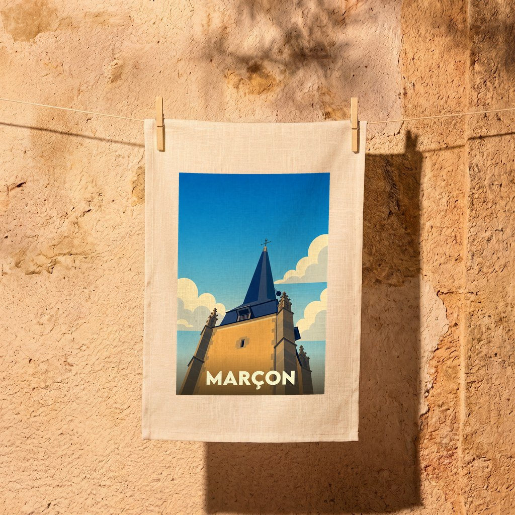 Torchon souvenir de la ville de Marçon avec une illustration stylisée de son église.